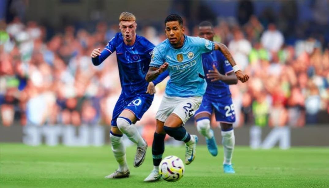 Football Stars: Savinho dribbling past defenders on the wing.